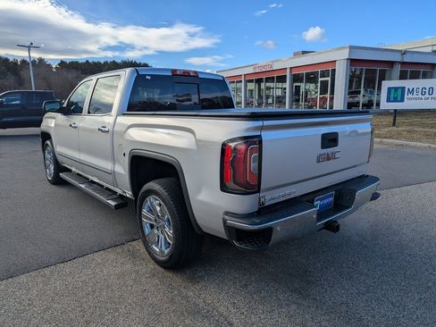 Used 2018 GMC Sierra 1500 SLT image 3