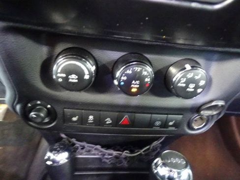 Used 2013 Jeep Wrangler Unlimited Sahara w/ Dual Top Group AWD/4WD image 10