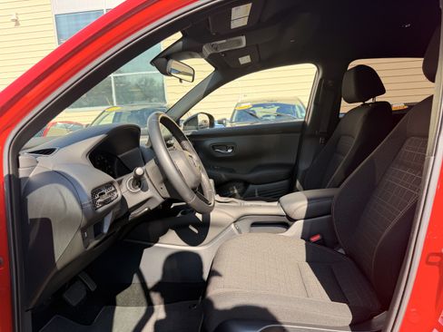 Certified 2025 Honda HR-V Sport image 13