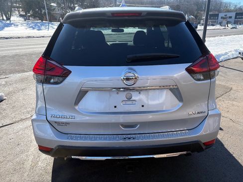 Used 2017 Nissan Rogue SV w/ SV Premium Package image 13