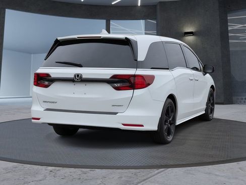 Used 2024 Honda Odyssey Sport image 4