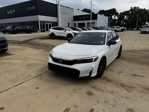 Used 2025 Honda Civic Sport image 4
