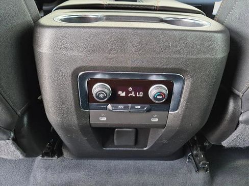 Used 2022 Chevrolet Suburban RST RWD image 16