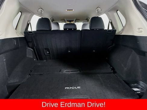 Used 2025 Nissan Rogue SL FWD image 34