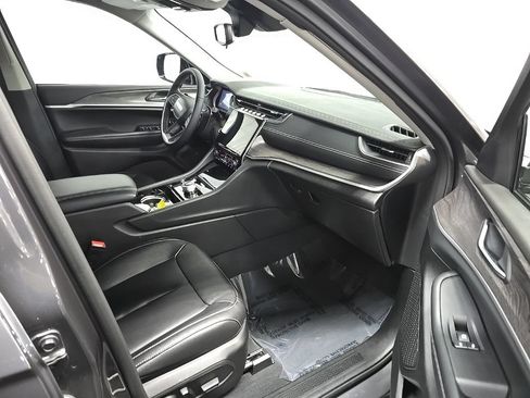 Used 2023 Jeep Grand Cherokee L Limited AWD/4WD image 16