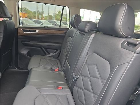 Used 2024 Volkswagen Atlas SE FWD image 13