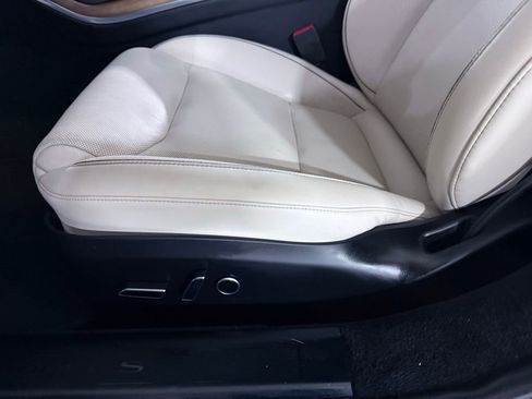 Used 2021 Tesla Model S Plaid image 18