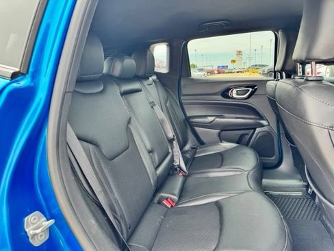 Used 2025 Jeep Compass Trailhawk AWD/4WD image 30