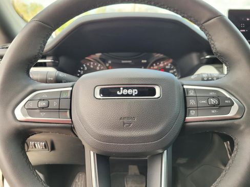Used 2025 Jeep Compass Limited image 24