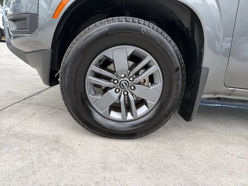 Used 2025 Nissan Frontier SV RWD image 9