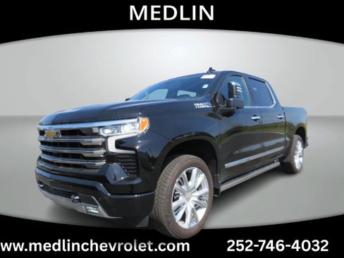 Used 2025 Chevrolet Silverado 1500 High Country w/ High Country Premium Package AWD/4WD image 3