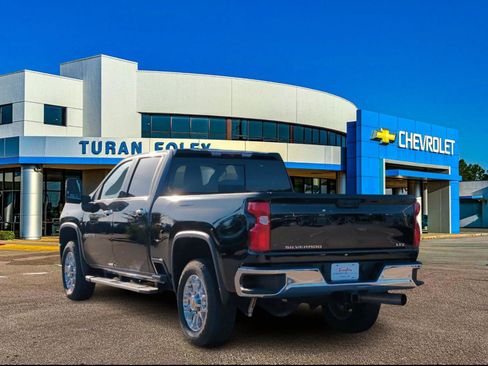 Used 2024 Chevrolet Silverado 2500 LTZ w/ LTZ Convenience Package image 3