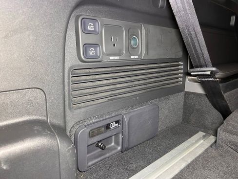 Used 2024 Rivian R1S Adventure image 25