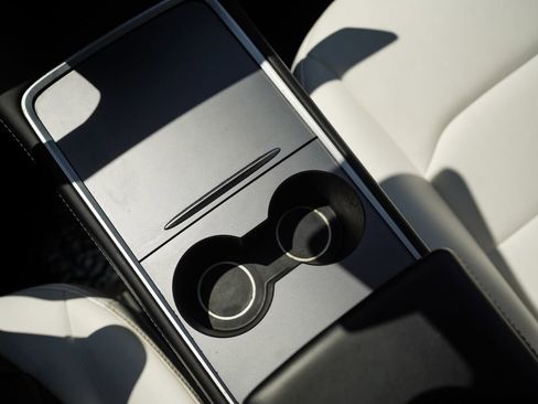 Used 2023 Tesla Model Y Long Range AWD/4WD image 30