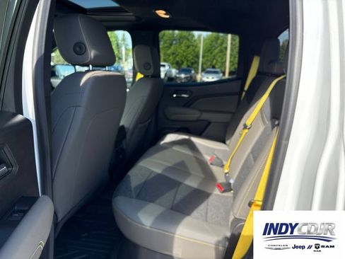 Used 2024 Chevrolet Colorado ZR2 w/ Technology Package AWD/4WD image 9