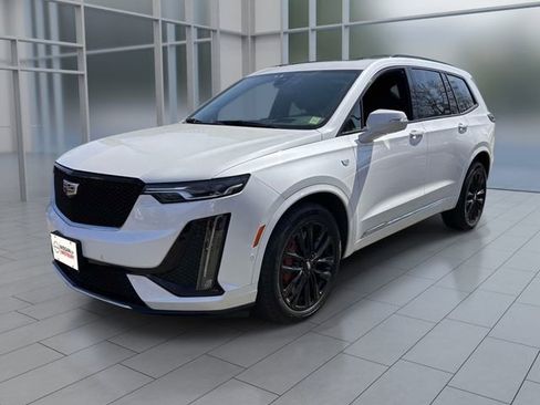 Used 2023 Cadillac XT6 Sport w/ Technology Package AWD/4WD image 8