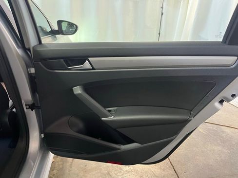 Certified 2020 Volkswagen Passat 2.0T SE w/ Sunroof Package FWD image 26