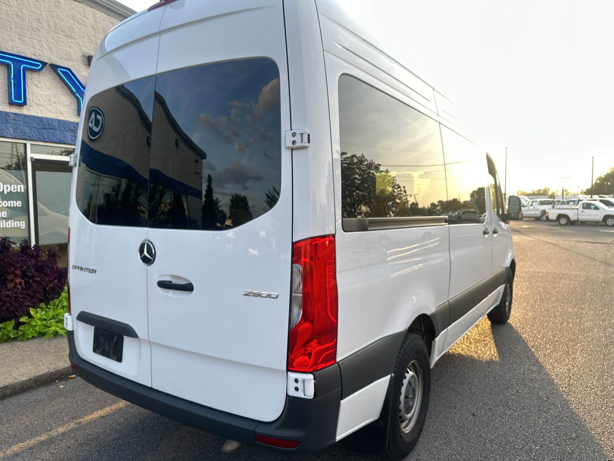 Used 2024 Mercedes-Benz Sprinter 2500 image 4
