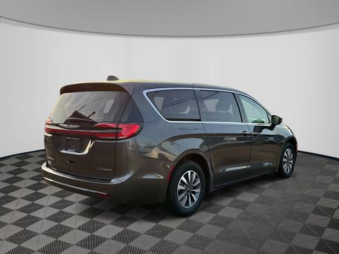 Used 2022 Chrysler Pacifica Touring-L FWD image 7