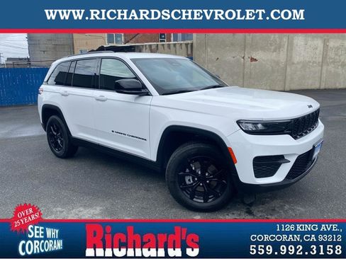 Used 2024 Jeep Grand Cherokee Altitude image 1