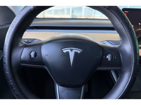 Used 2022 Tesla Model Y Long Range AWD/4WD image 26