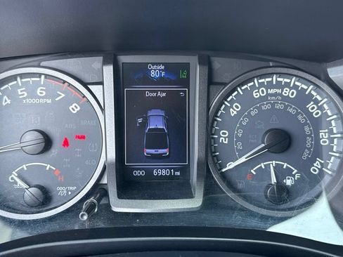Certified 2019 Toyota Tacoma TRD Off-Road AWD/4WD image 23