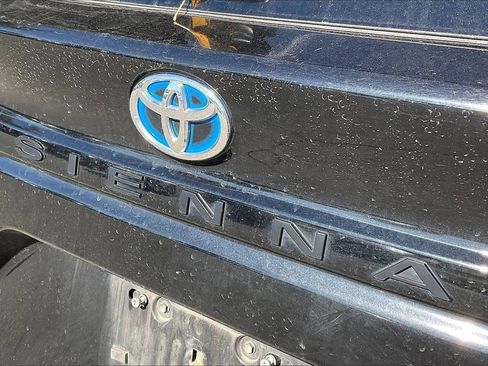 Used 2024 Toyota Sienna XLE image 12