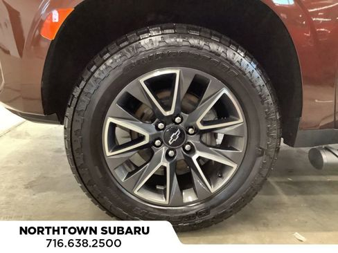 Used 2022 Chevrolet Tahoe Z71 w/ Luxury Package AWD/4WD image 17