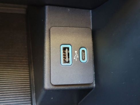 New 2024 Ford Edge SE image 5