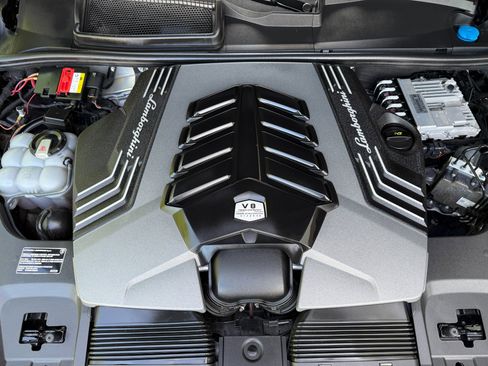 Used 2019 Lamborghini Urus AWD/4WD image 32