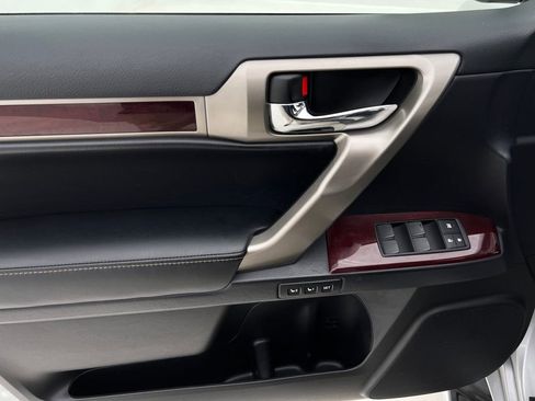Used 2019 Lexus GX 460 image 28