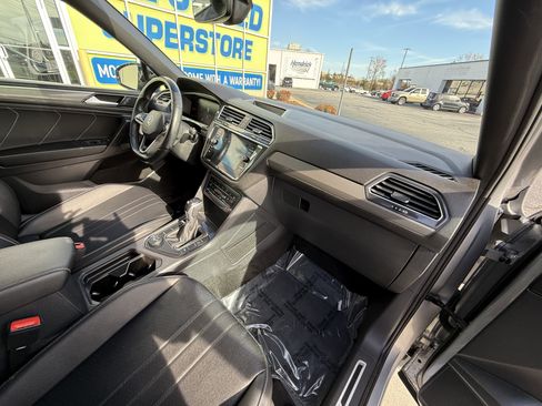 Used 2023 Volkswagen Tiguan SE R-Line image 21