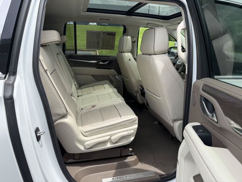 Used 2024 GMC Yukon XL Denali RWD image 16