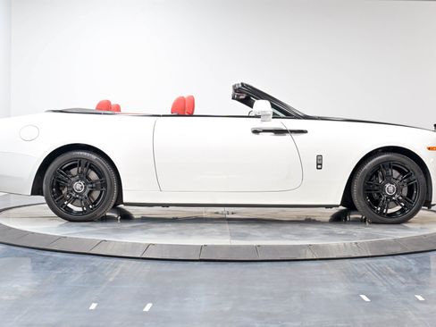 Used 2017 Rolls-Royce Dawn RWD image 20