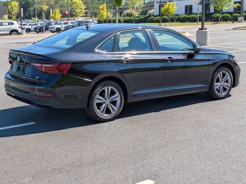 Certified 2024 Volkswagen Jetta SE FWD image 3