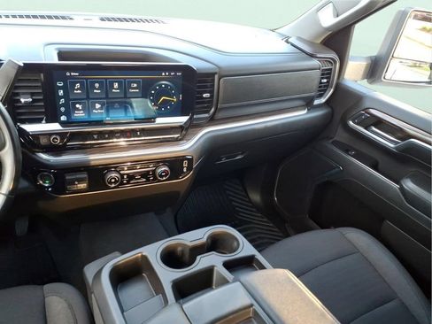 Used 2024 Chevrolet Silverado 2500 LT AWD/4WD image 18