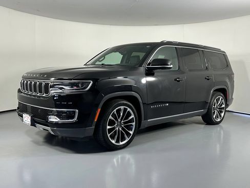 Used 2022 Jeep Wagoneer Series III w/ Premium Group I AWD/4WD image 3