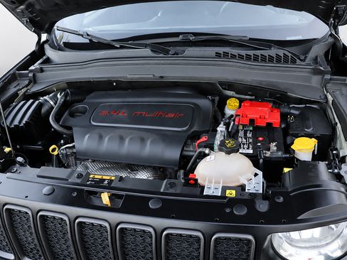Used 2021 Jeep Renegade Latitude AWD/4WD image 42