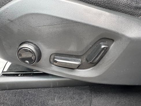 Used 2018 Volvo XC90 T6 Momentum w/ Convenience Package image 13