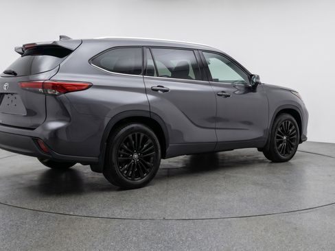 Used 2025 Toyota Highlander XSE image 9