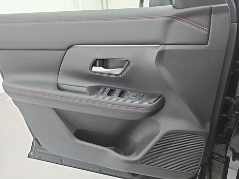 New 2026 Nissan Kicks SR FWD image 26