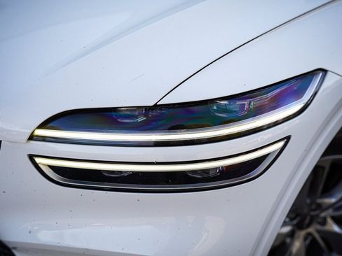 Used 2023 Genesis GV70 2.5T Select image 4