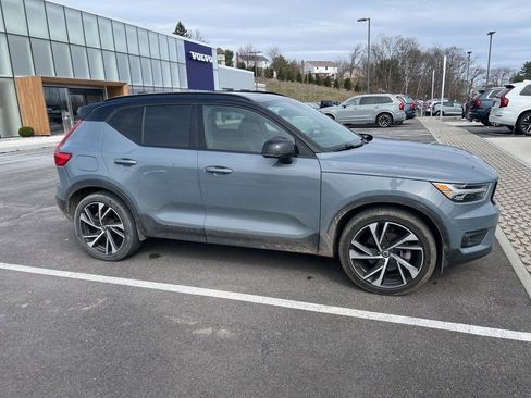 Used 2022 Volvo XC40 T5 R-Design image 6