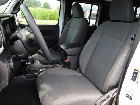 Used 2024 Jeep Gladiator Sport image 13