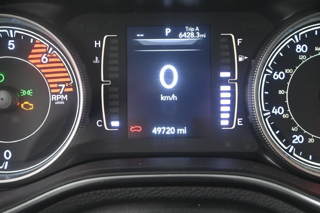 Used 2019 Jeep Cherokee Latitude Plus w/ Comfort/Convenience Group AWD/4WD image 36