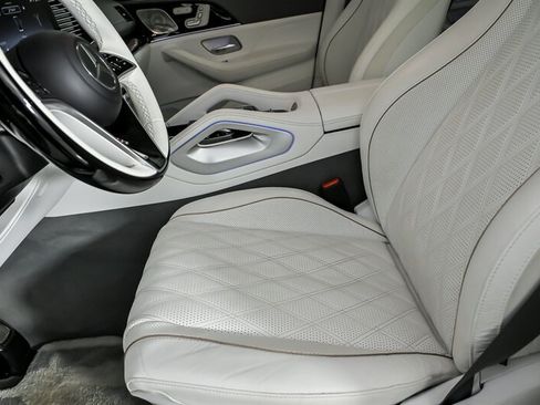 Used 2024 Mercedes-Benz Maybach GLS 600 4MATIC image 23