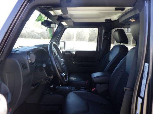 Used 2016 Jeep Wrangler Unlimited Sahara AWD/4WD image 10