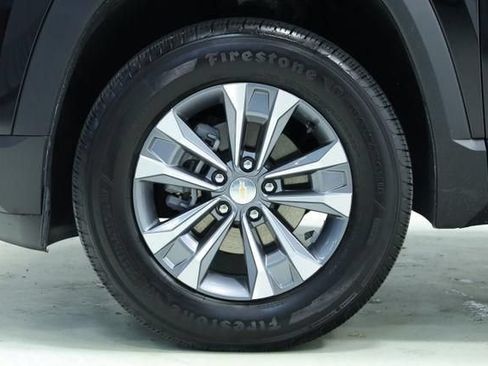 Used 2026 Chevrolet Equinox LT FWD image 8