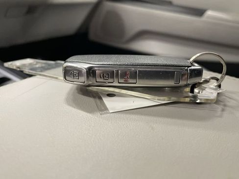 Used 2024 Kia Carnival LX image 31