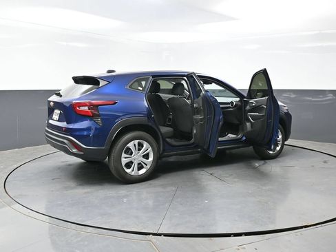 Used 2024 Chevrolet Trax LS FWD image 81